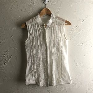White sleeveless button down blouse by Mango